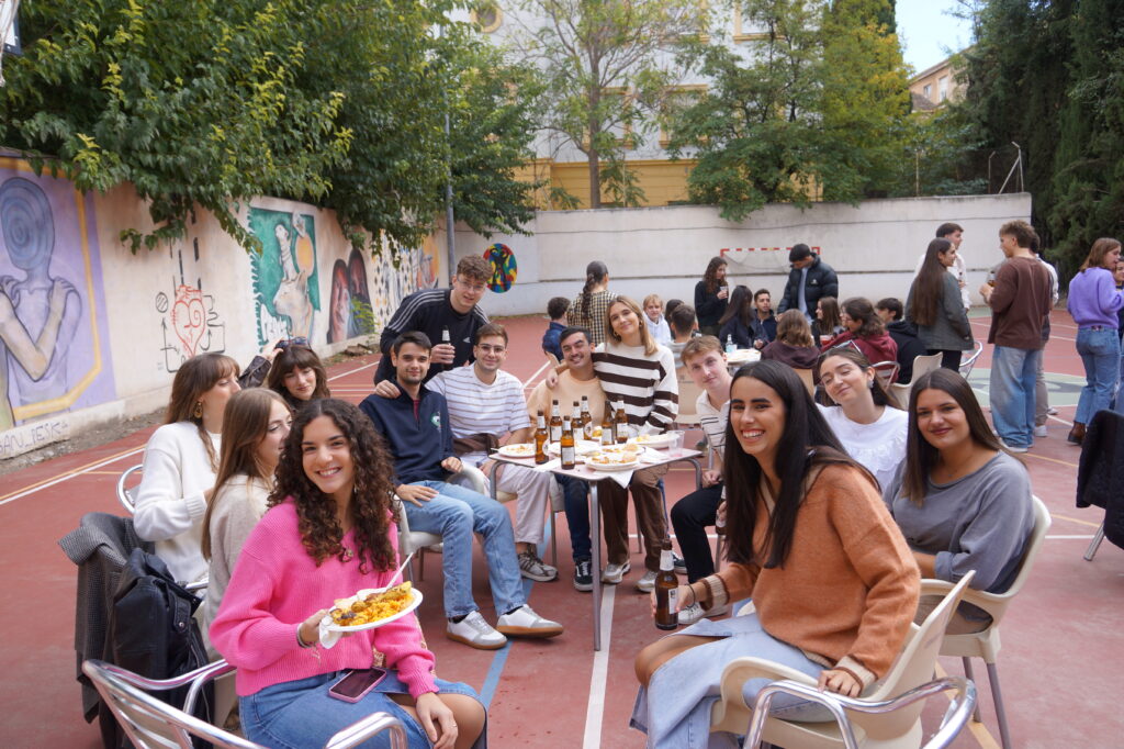 Colegiales comiendo 1