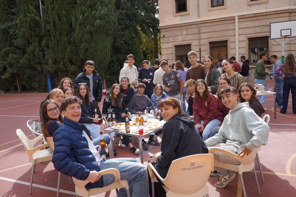 Colegiales comiendo 2