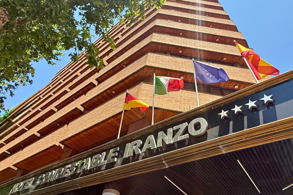 Vista de la fachada del Hotel Condestable Iranzo